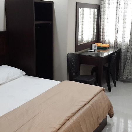 Leon Inn Jodoh Square Batam Экстерьер фото