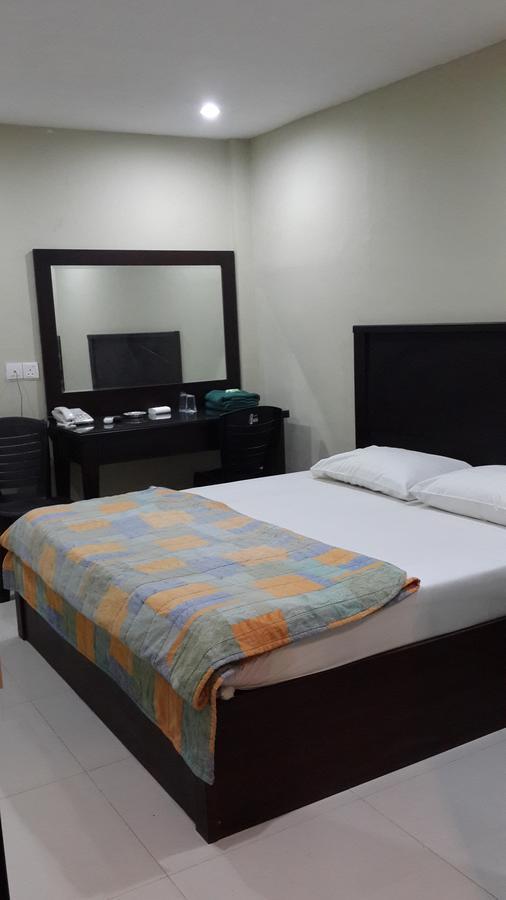 Leon Inn Jodoh Square Batam Экстерьер фото